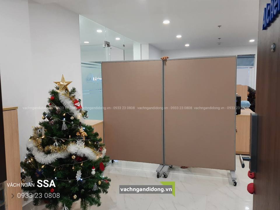 vách ngăn văn phòng có bánh xe